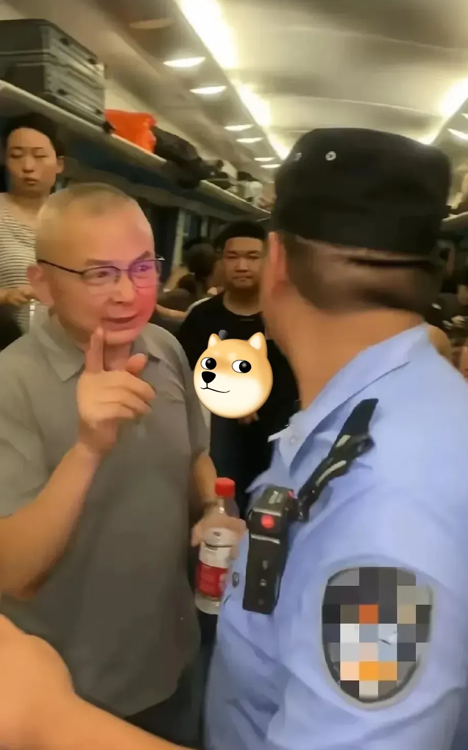 列车故障乘客被困3小时，怒砸车窗质问铁路：我们岂能如猪般受困？-Illusion中国官网 - i社游戏免费下载i社中国官网